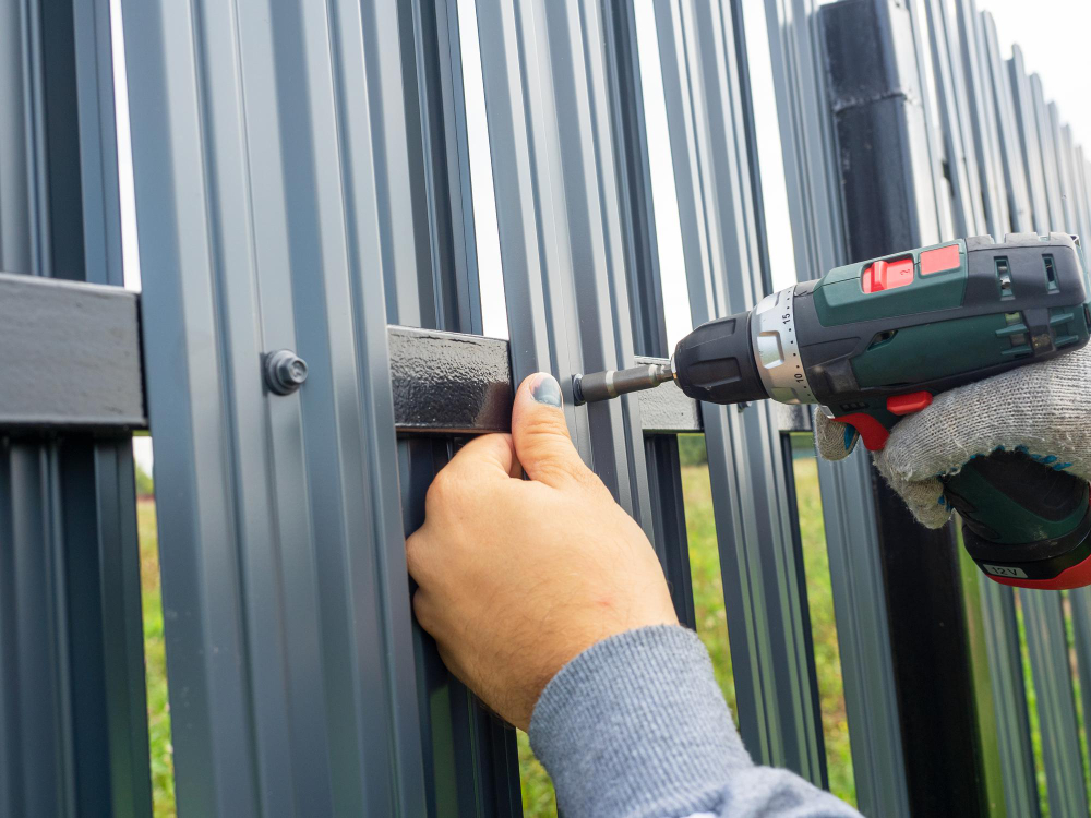 Repairing and Maintaining Vinyl Fences Repairing and Maintaining Vinyl Fences